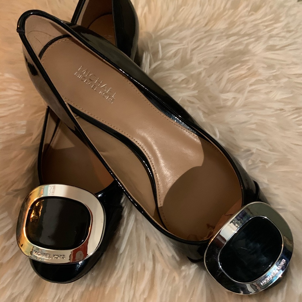 LIKE NEW MICHAEL KORS PUMPS